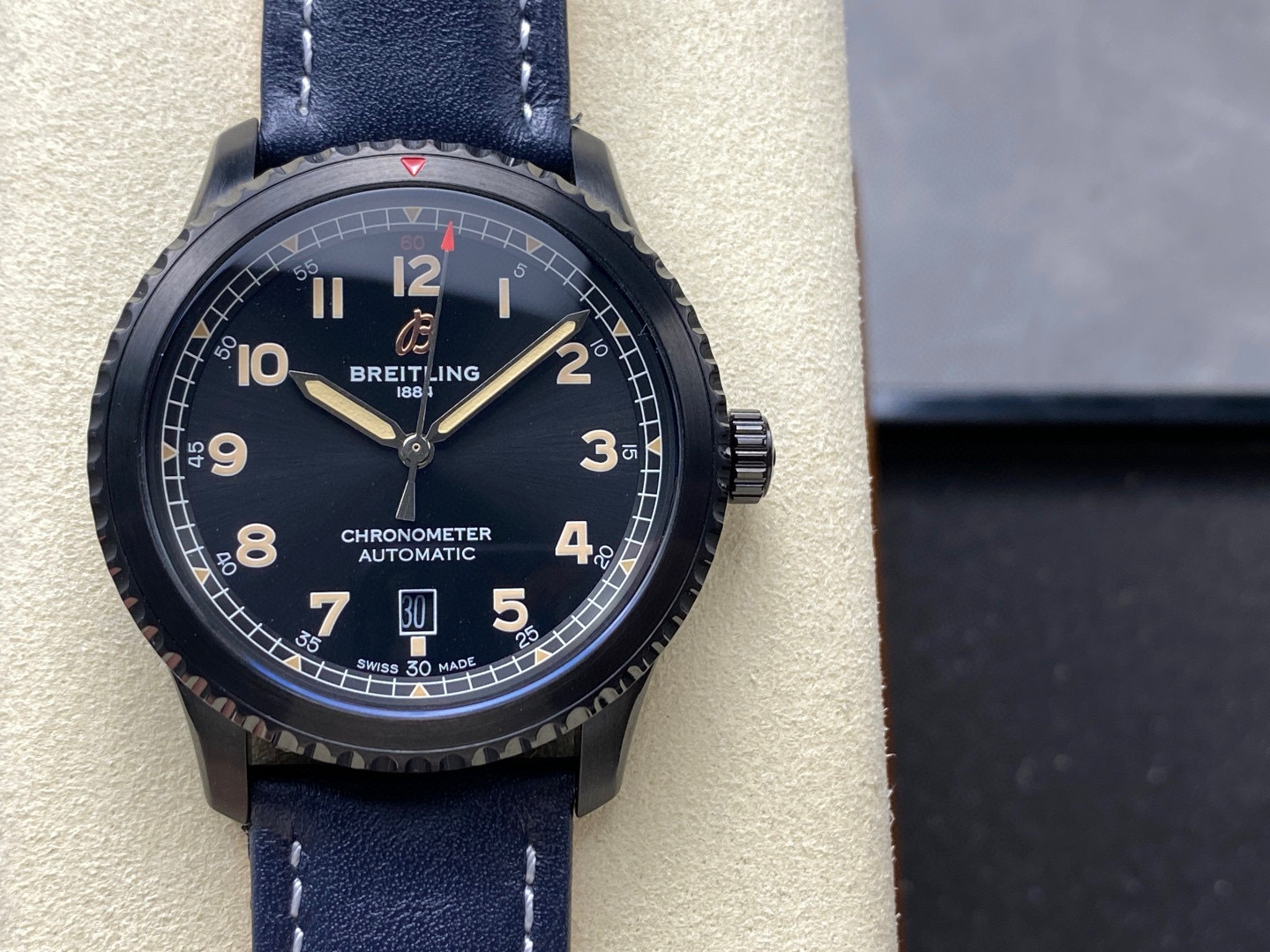 Breitling Focus on big factory goods