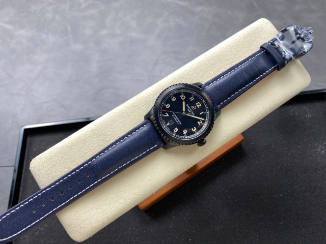 Breitling Focus on big factory goods