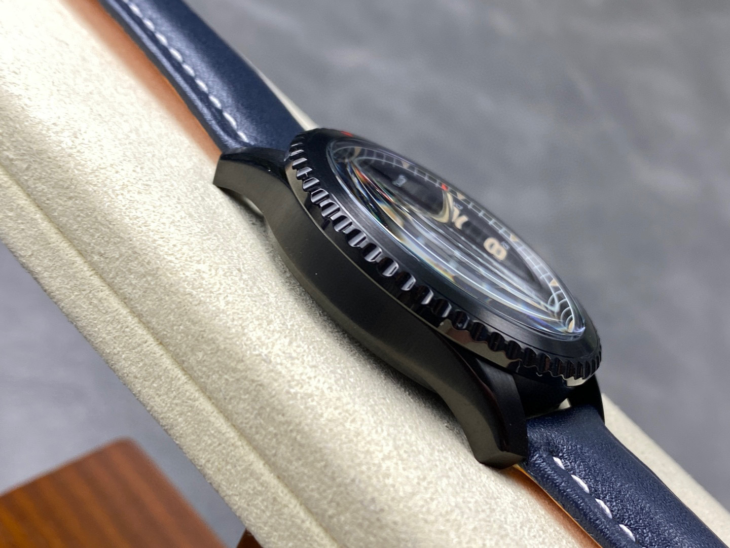 Breitling Focus on big factory goods