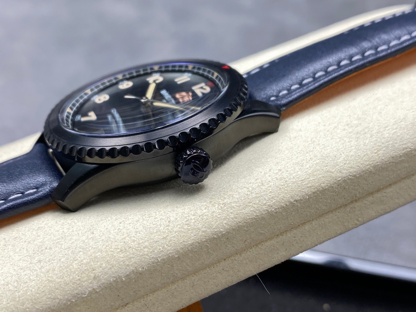 Breitling Focus on big factory goods