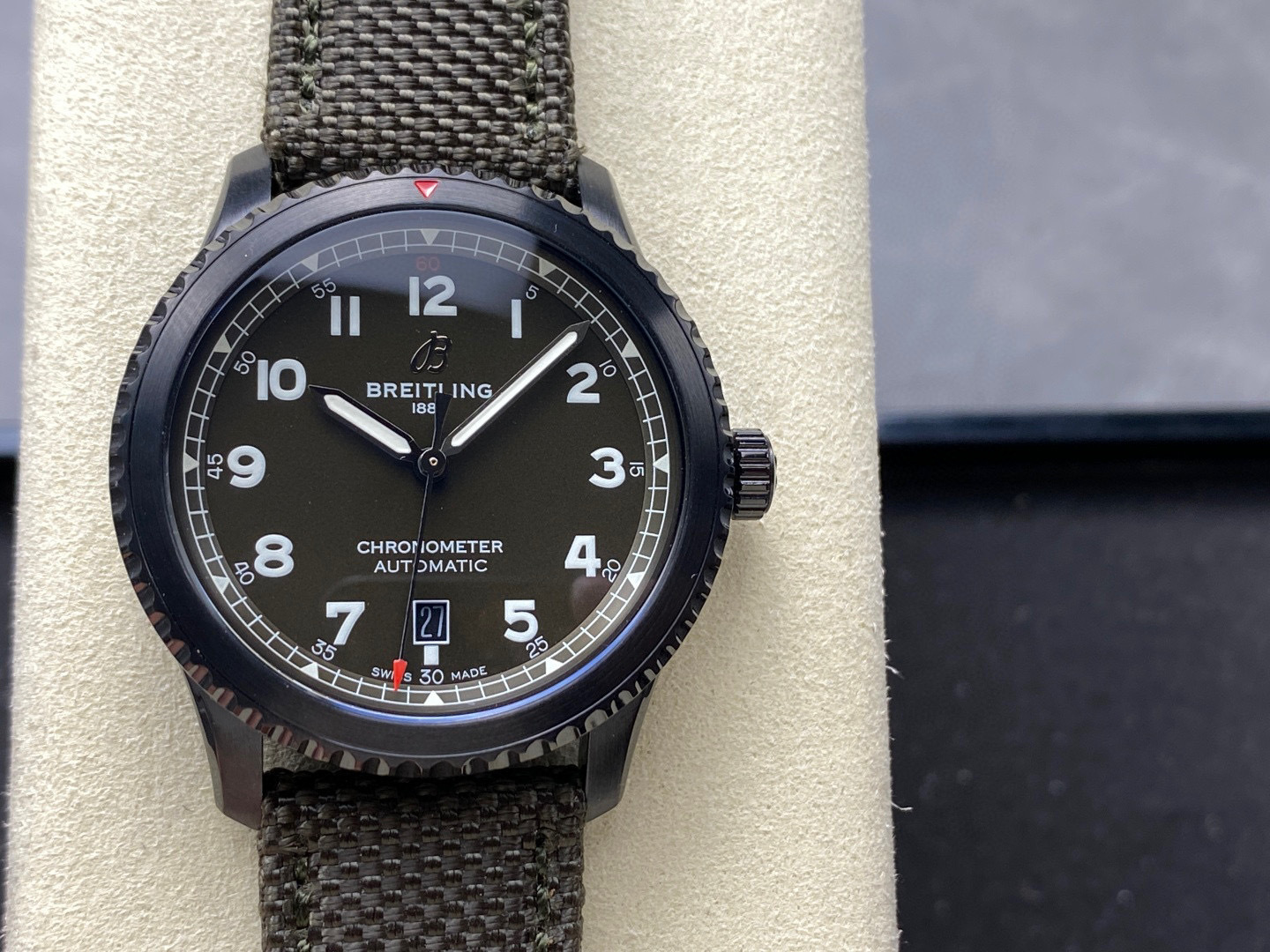 Breitling Focus on big factory goods