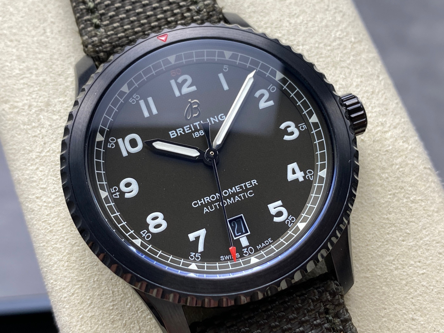 Breitling Focus on big factory goods