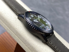 Breitling Focus on big factory goods