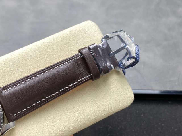 Breitling Focus on big factory goods