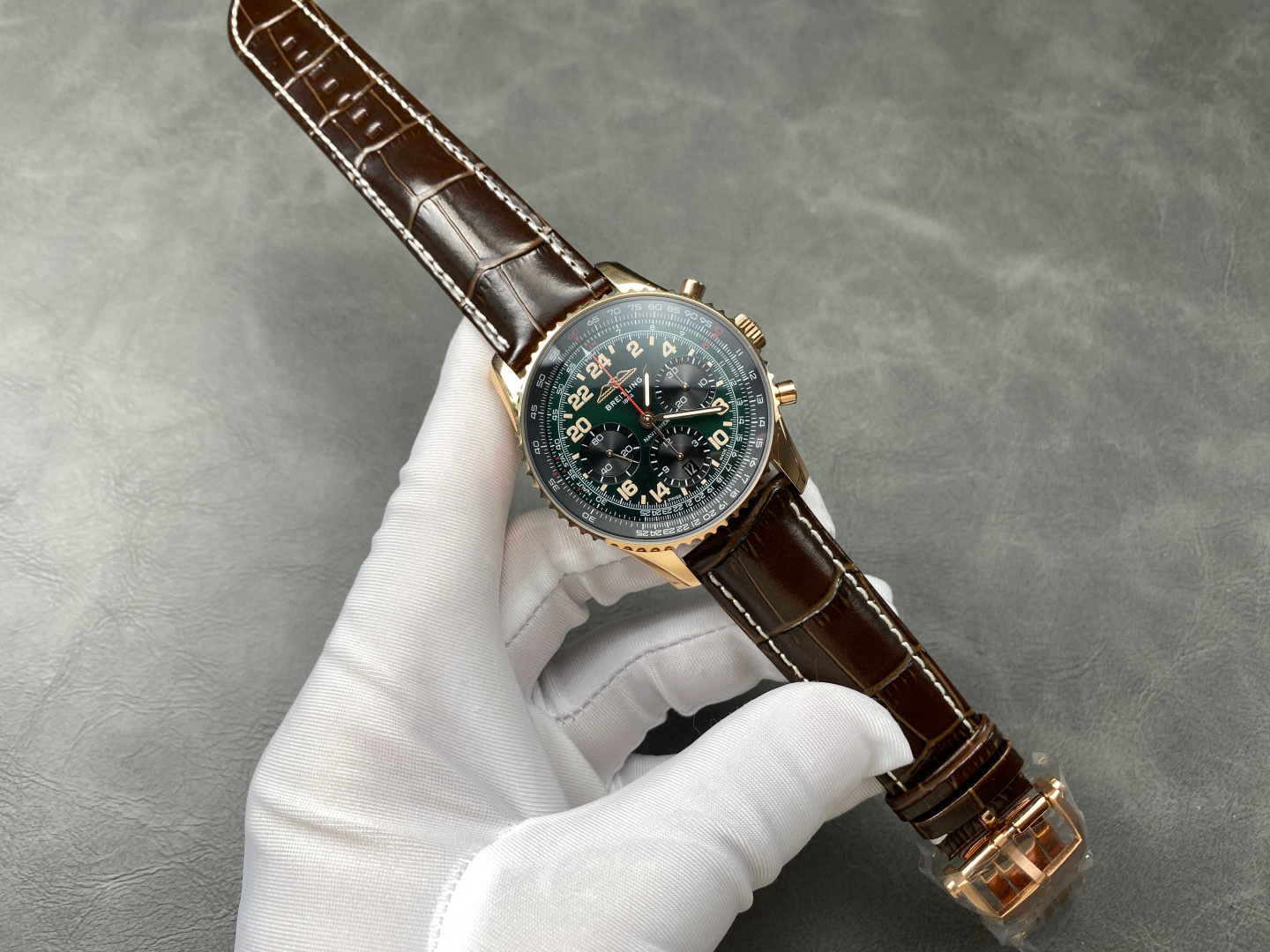 Breitling Focus on big factory goods
