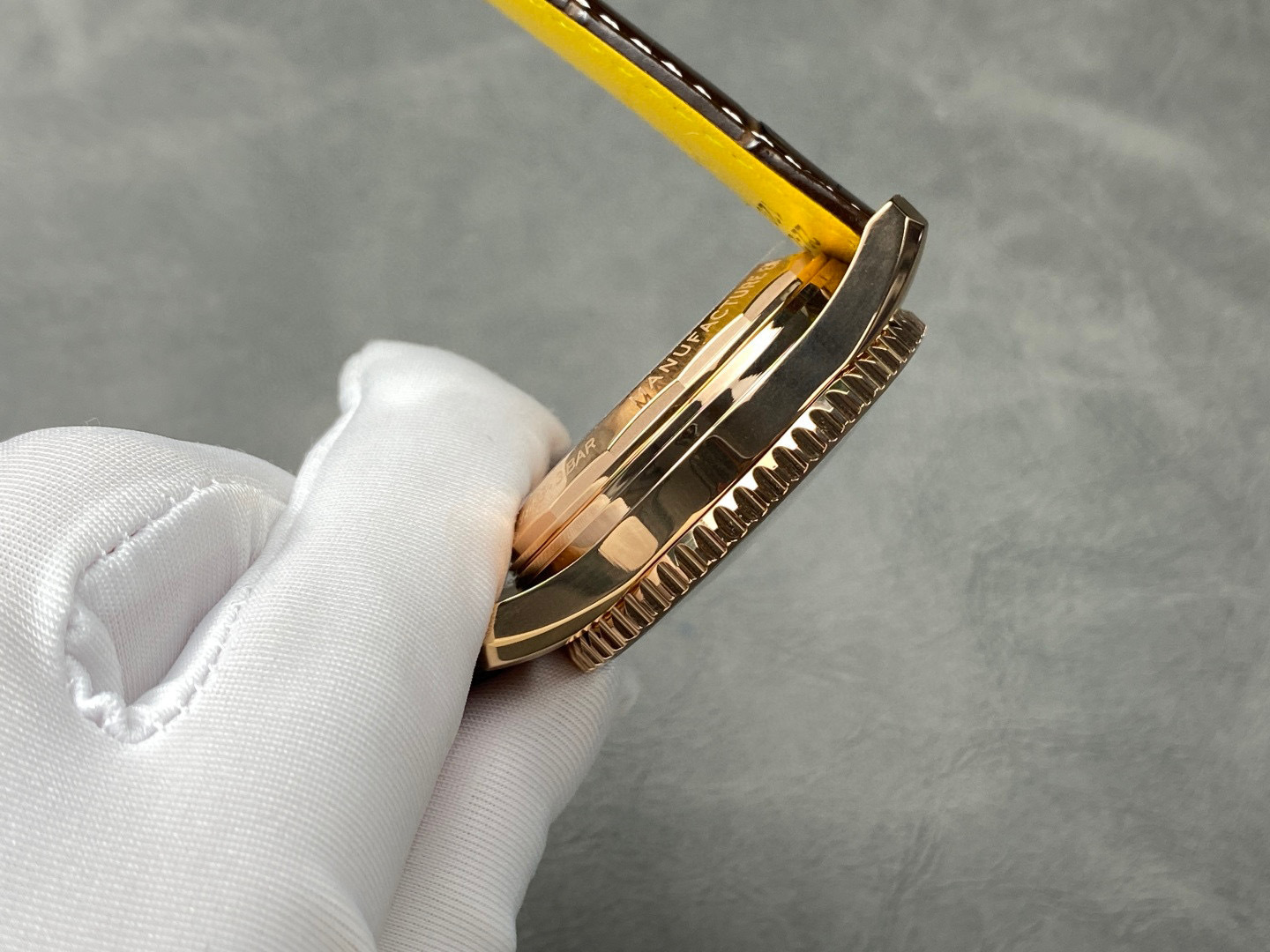 Breitling Focus on big factory goods
