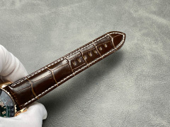 Breitling Focus on big factory goods