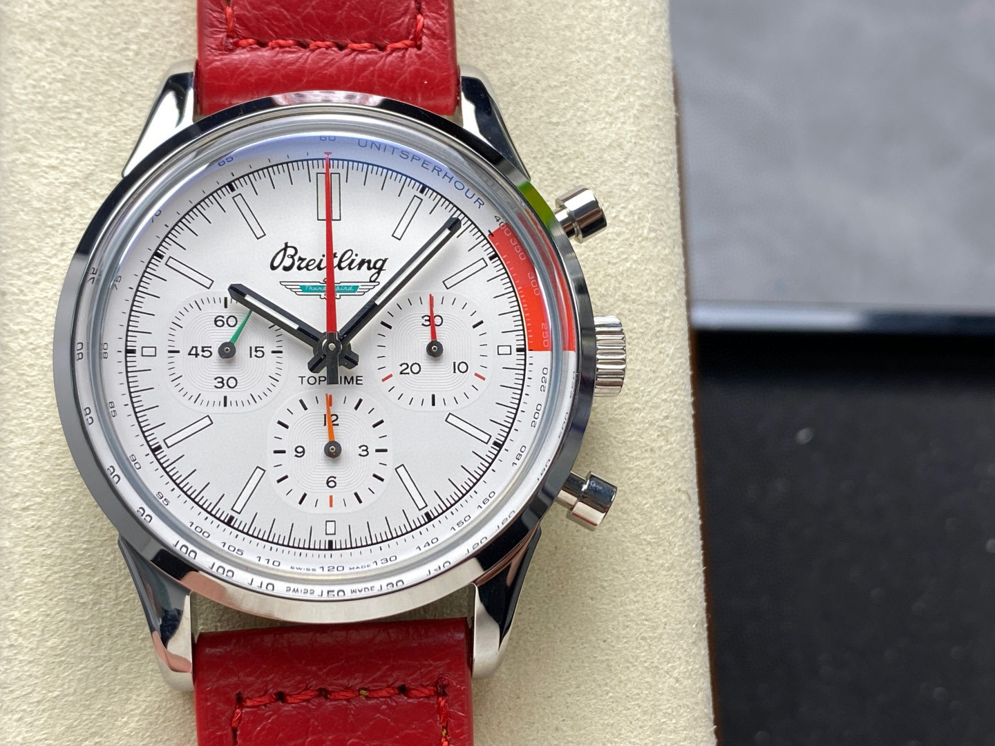 Breitling Focus on big factory goods