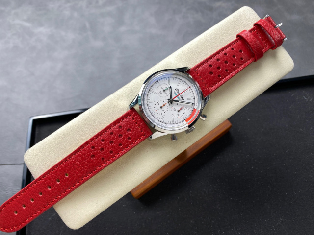 Breitling Focus on big factory goods