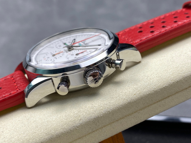 Breitling Focus on big factory goods