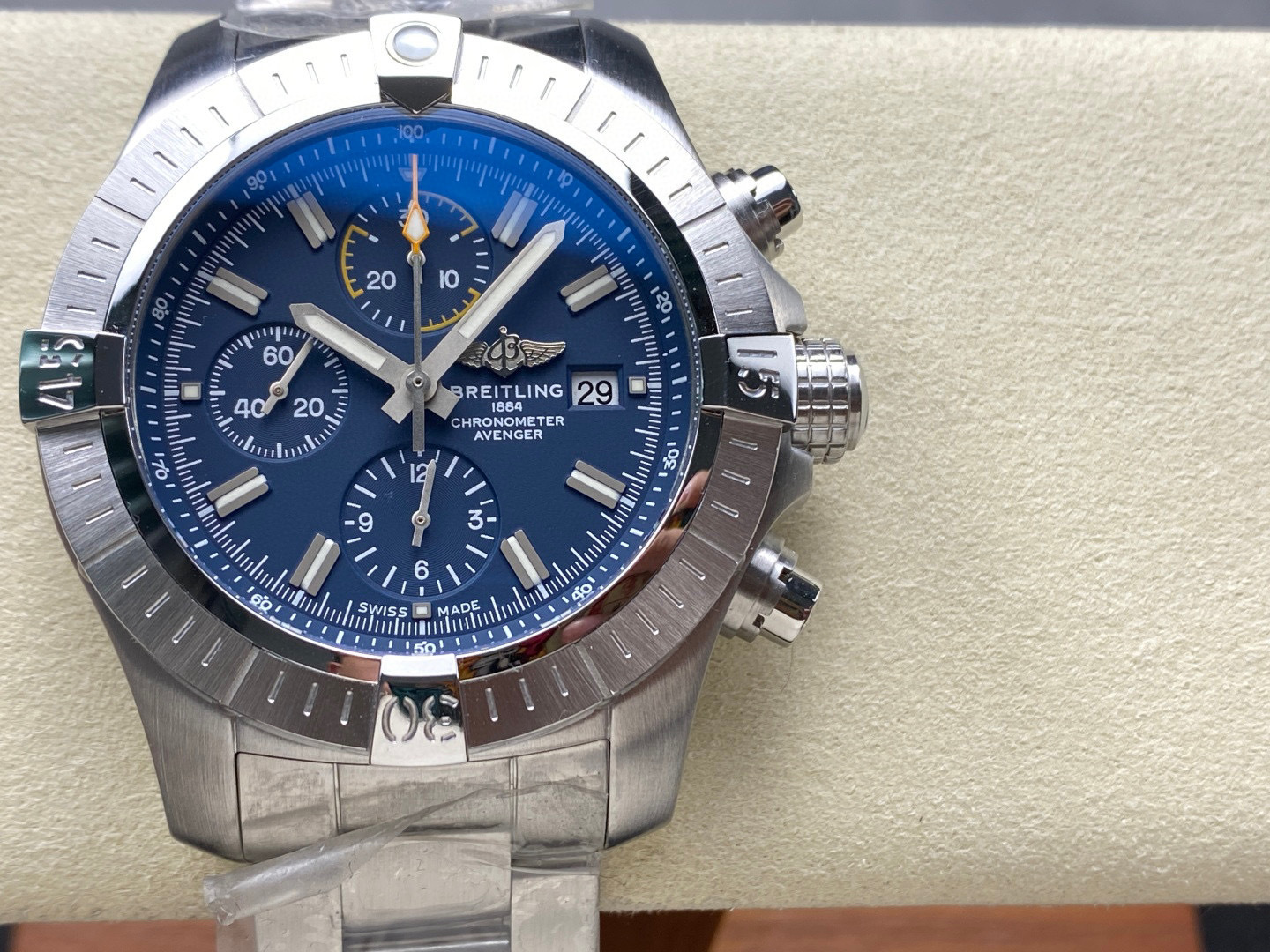 Breitling Focus on big factory goods