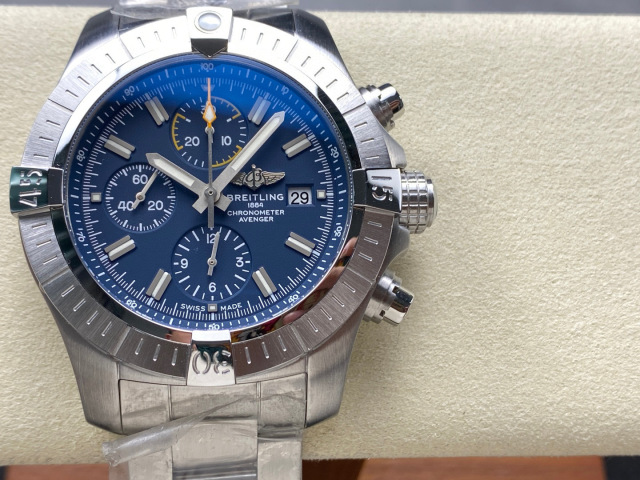 Breitling Focus on big factory goods