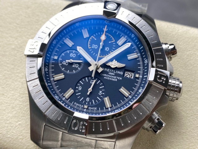 Breitling Focus on big factory goods