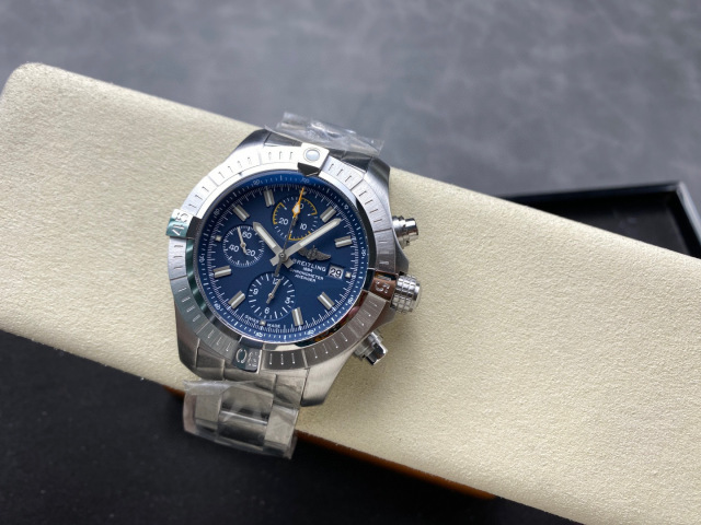 Breitling Focus on big factory goods