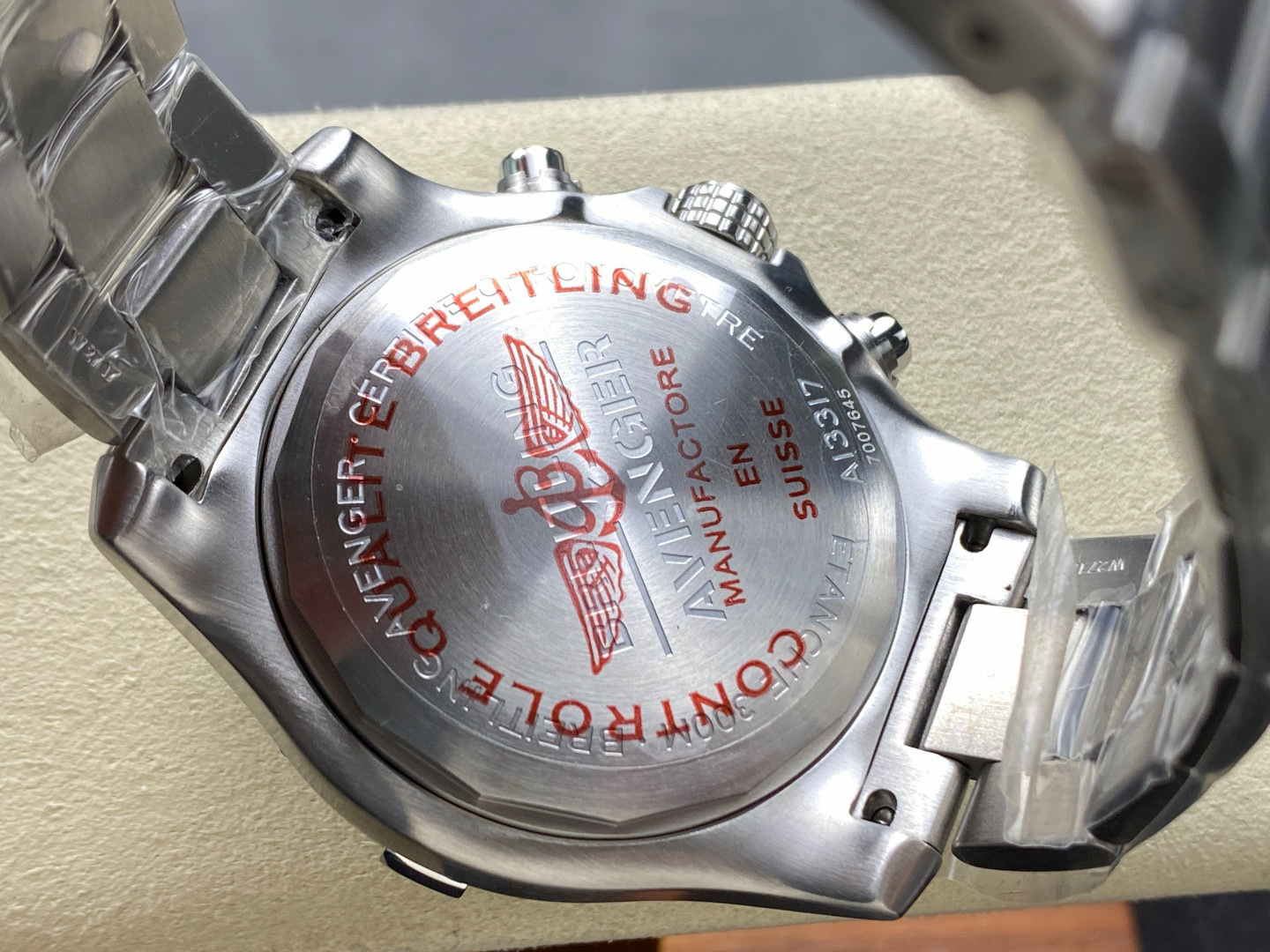 Breitling Focus on big factory goods