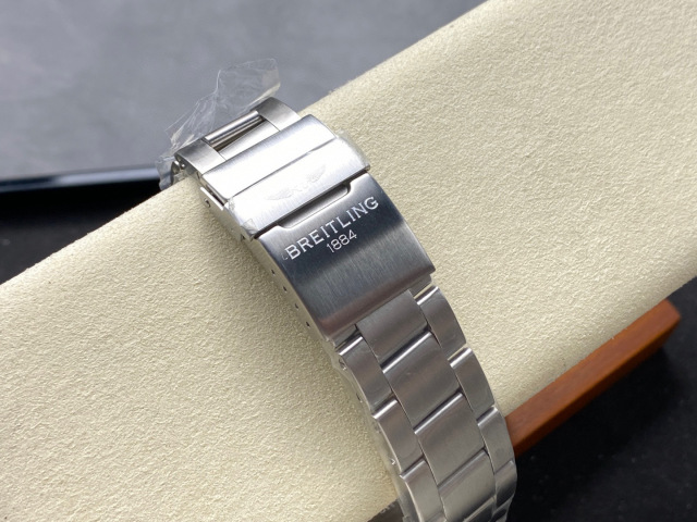Breitling Focus on big factory goods