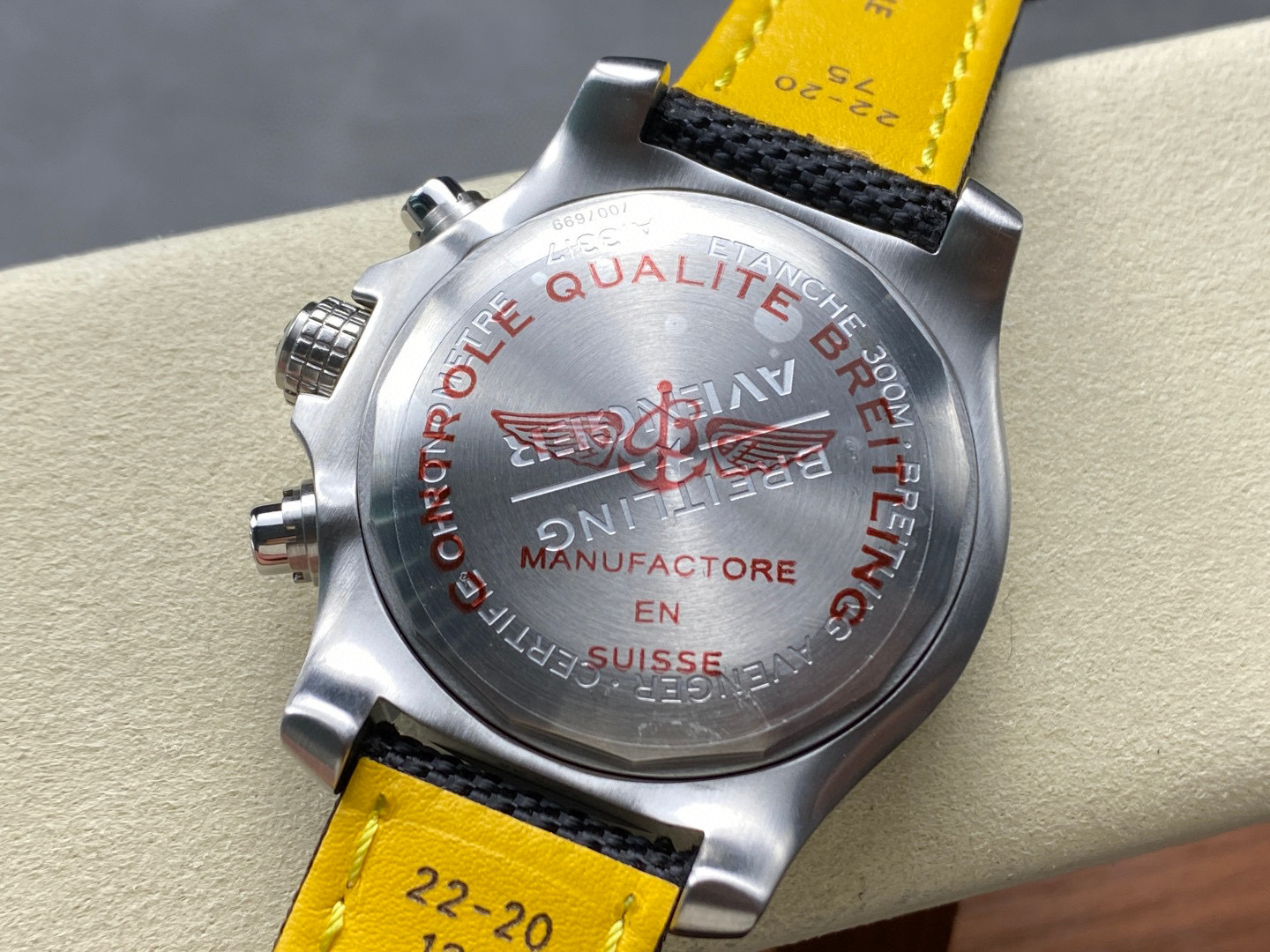 Breitling Focus on big factory goods