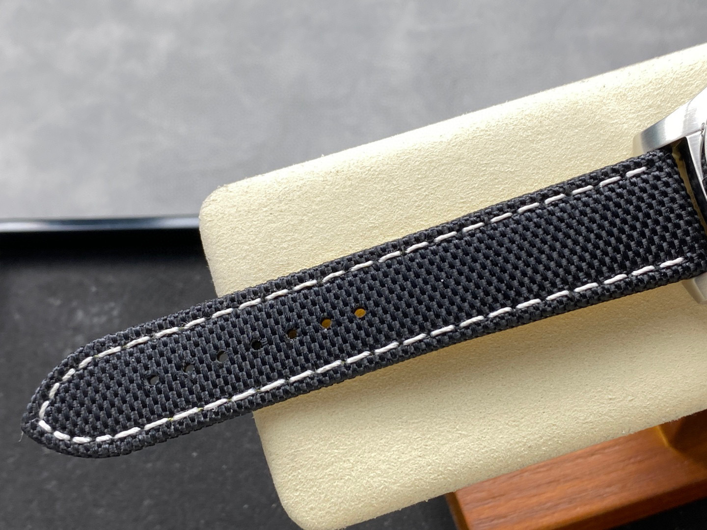 Breitling Focus on big factory goods