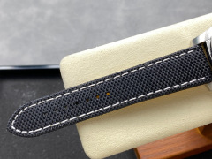 Breitling Focus on big factory goods