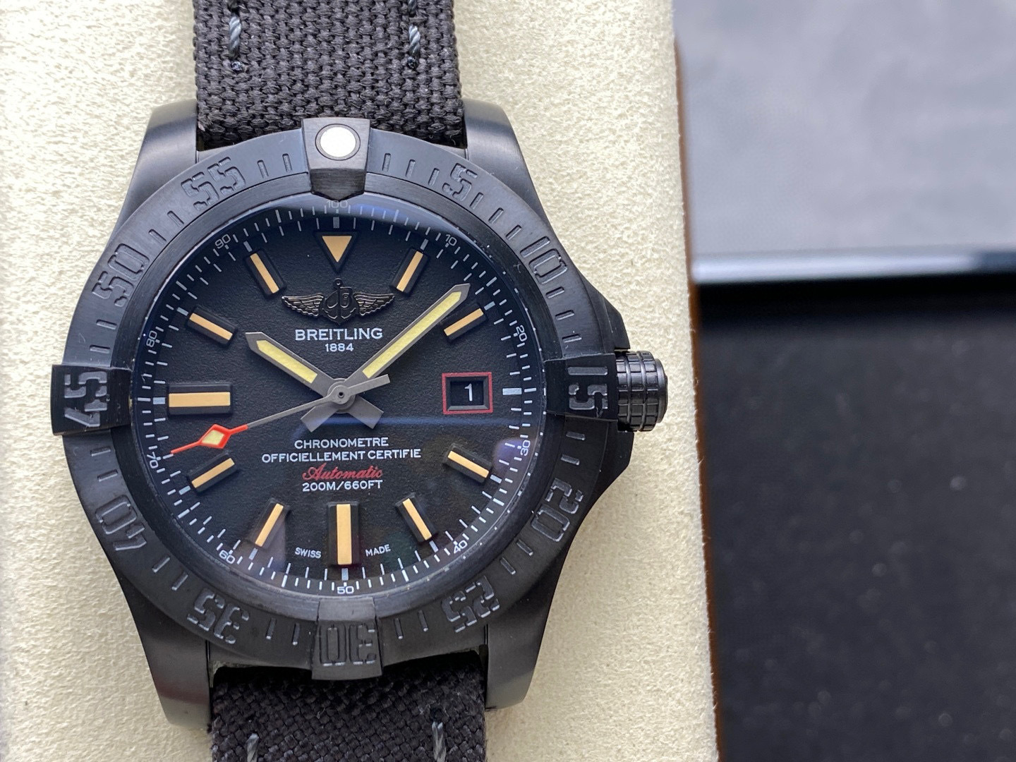 Breitling Focus on big factory goods