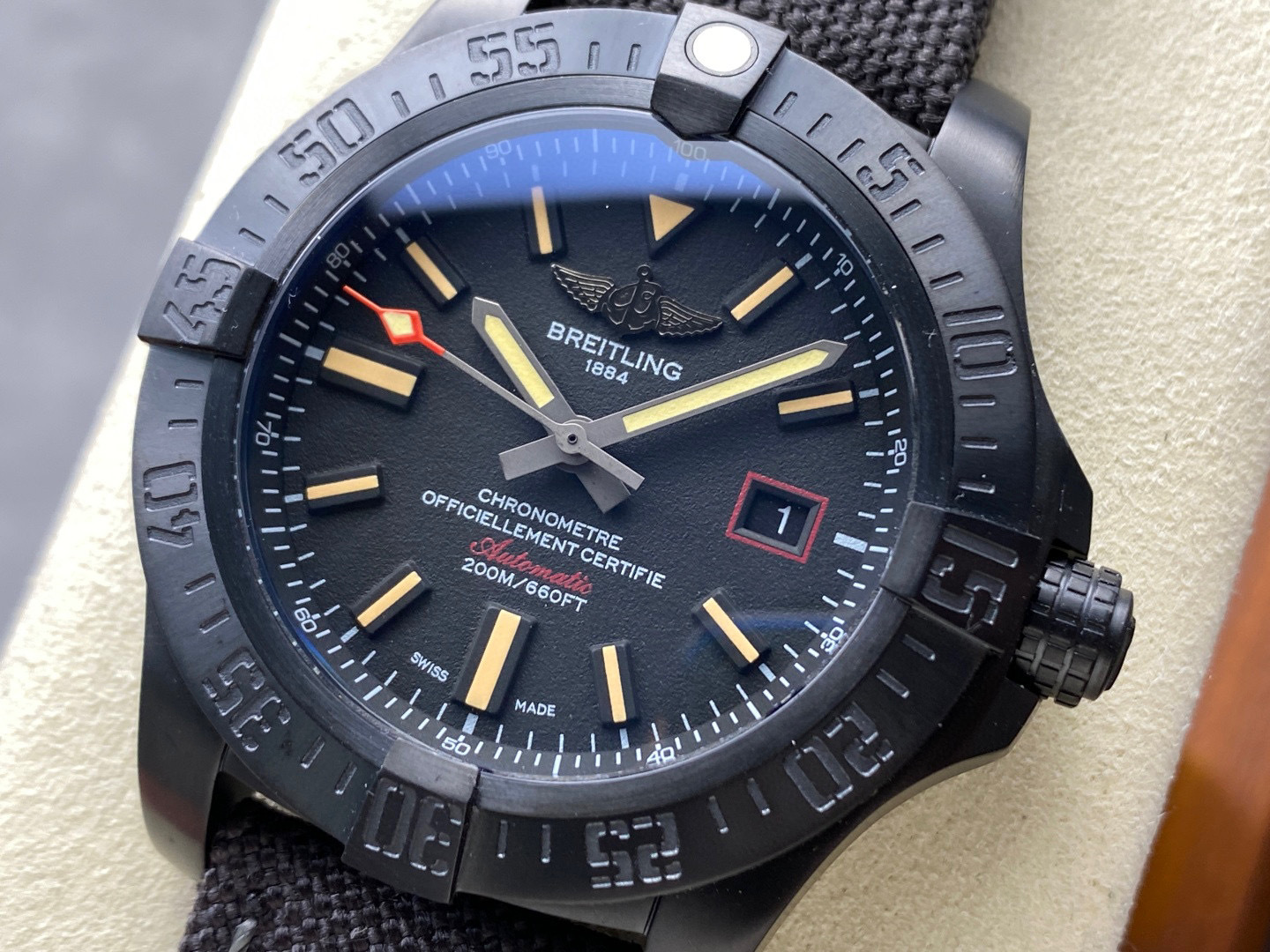 Breitling Focus on big factory goods