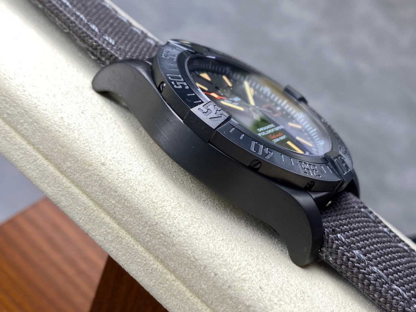 Breitling Focus on big factory goods