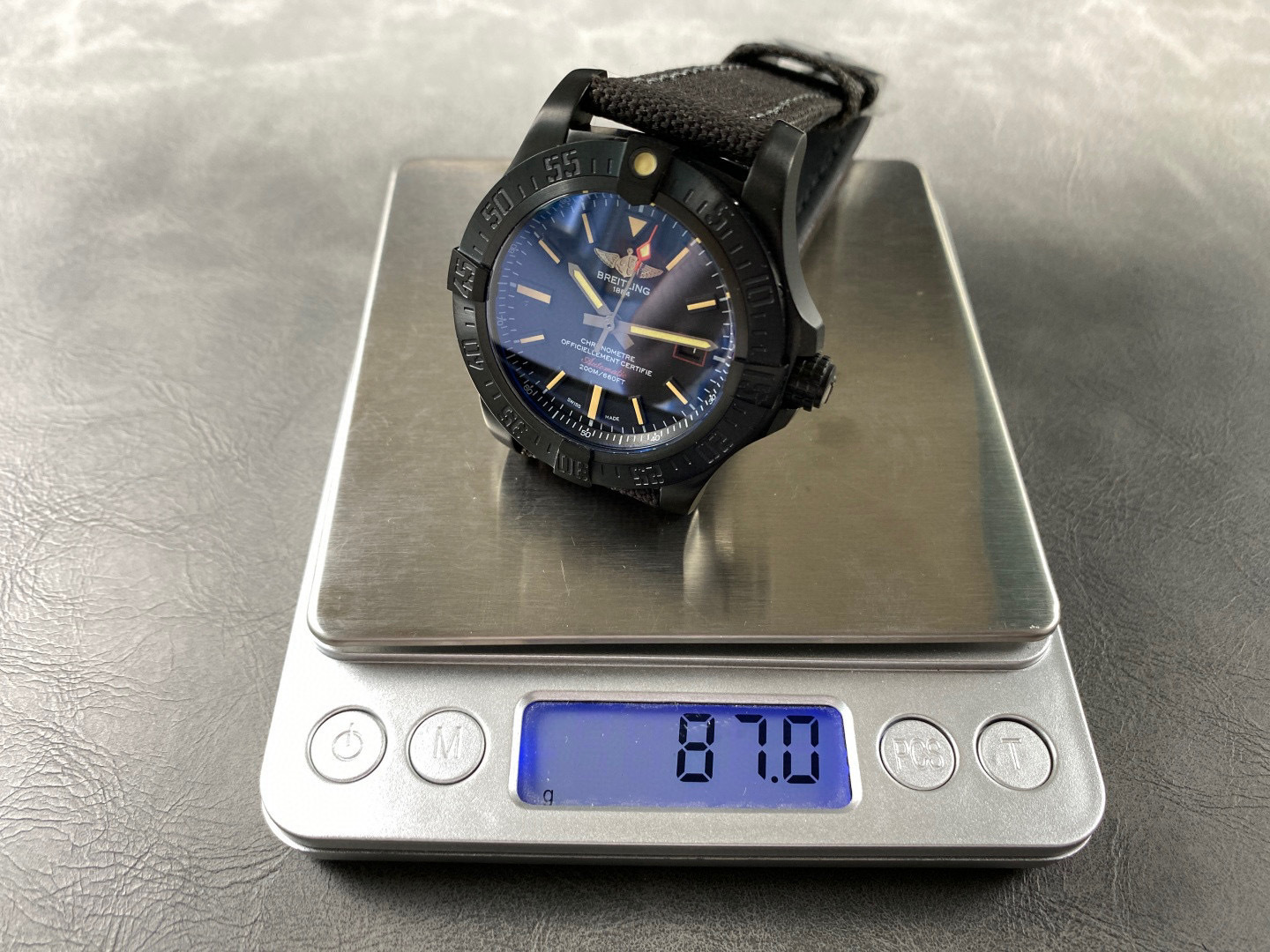 Breitling Focus on big factory goods