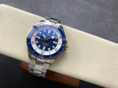 Breitling Focus on big factory goods
