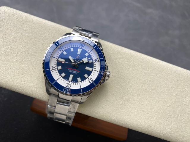 Breitling Focus on big factory goods