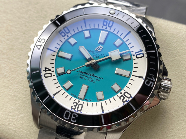 Breitling Focus on big factory goods