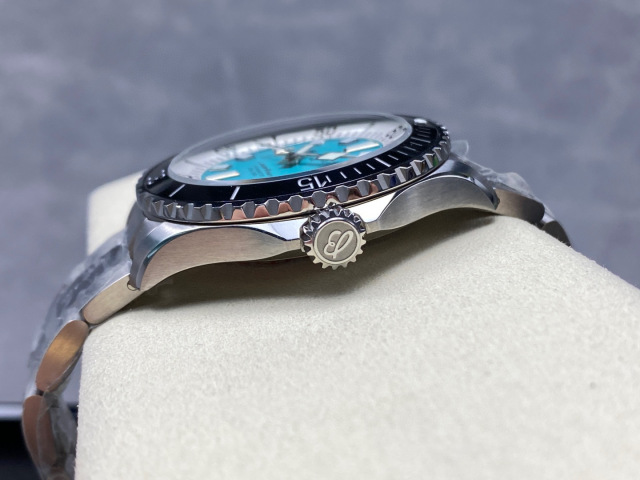 Breitling Focus on big factory goods
