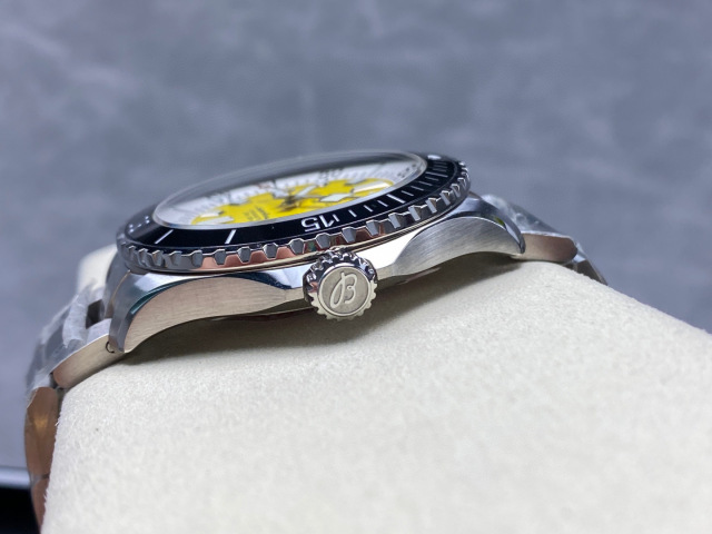 Breitling Focus on big factory goods