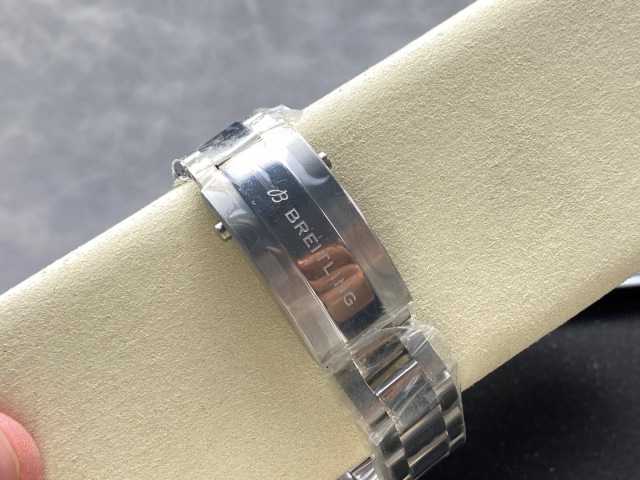 Breitling Focus on big factory goods