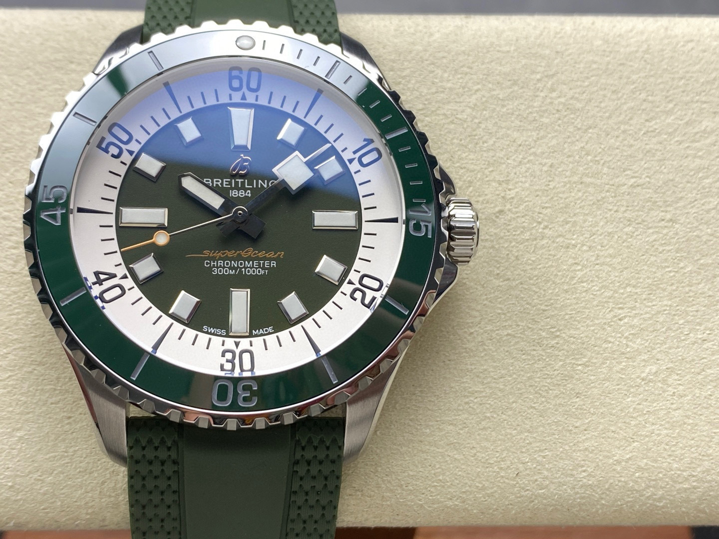 Breitling Focus on big factory goods
