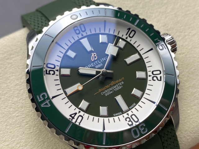 Breitling Focus on big factory goods