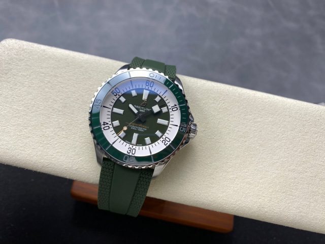Breitling Focus on big factory goods