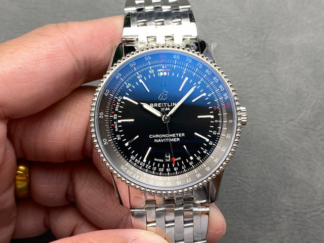 Breitling Focus on big factory goods