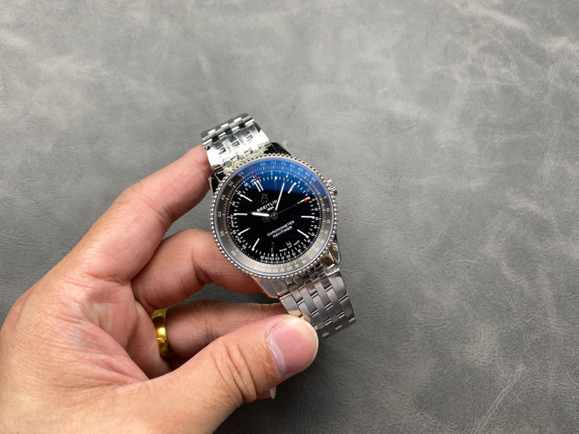 Breitling Focus on big factory goods