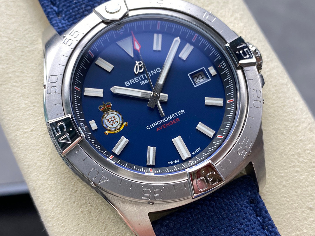 Breitling Focus on big factory goods