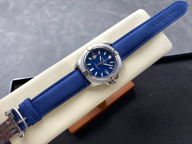Breitling Focus on big factory goods