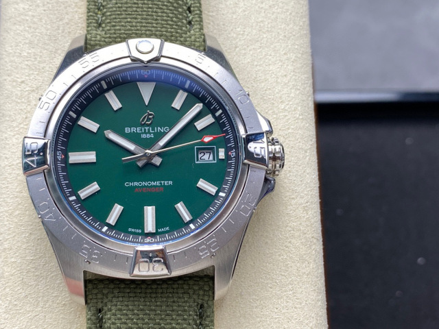 Breitling Focus on big factory goods