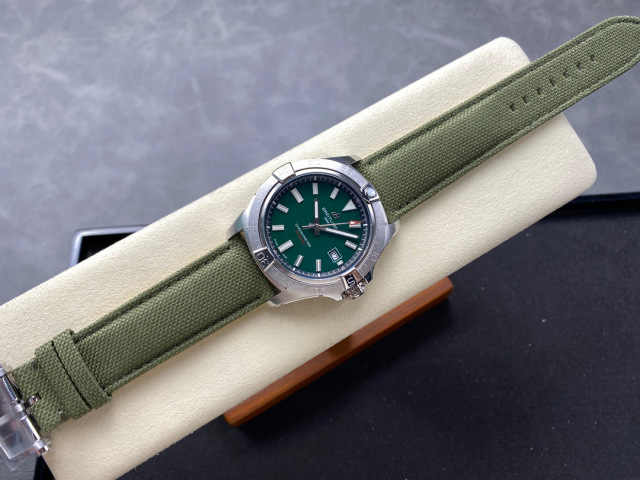 Breitling Focus on big factory goods