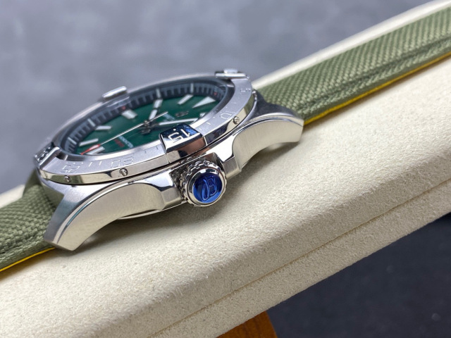Breitling Focus on big factory goods