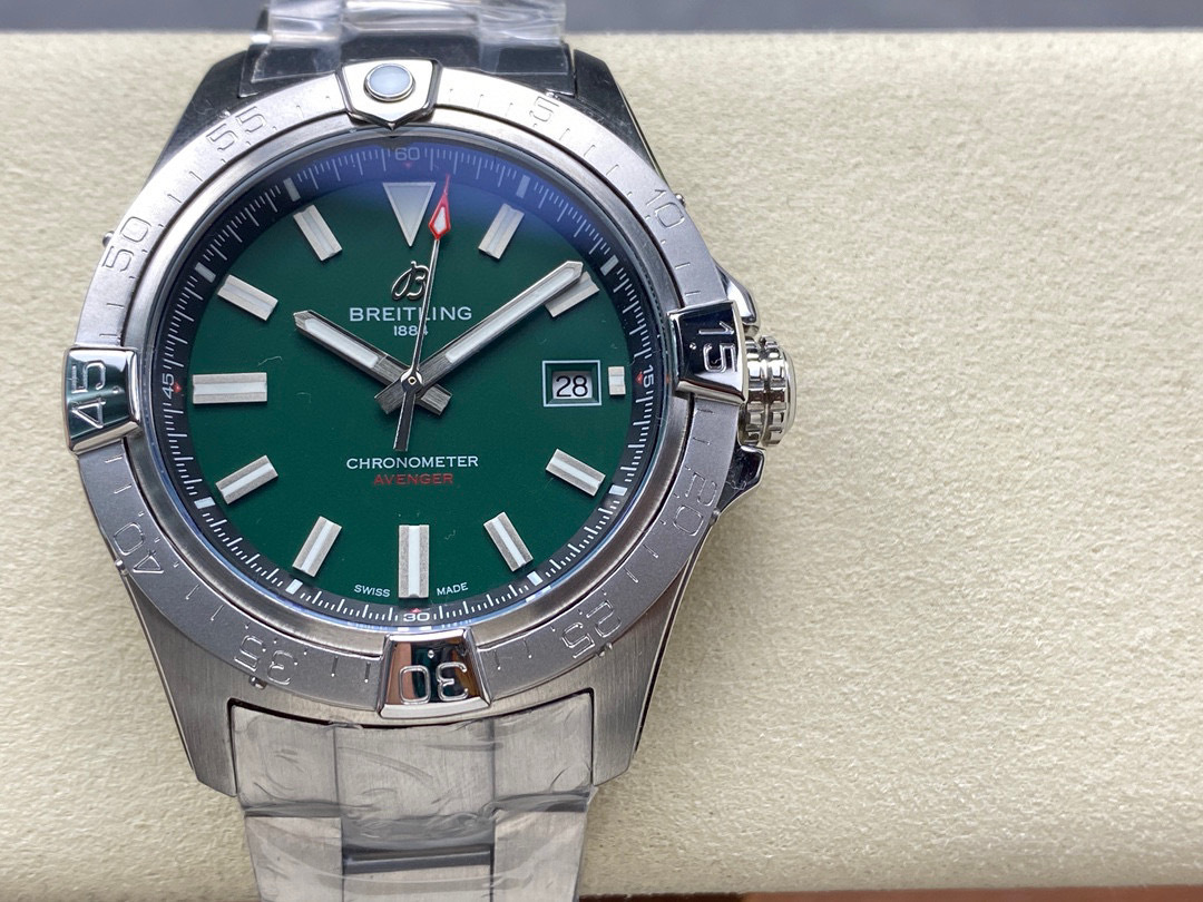 Breitling Focus on big factory goods