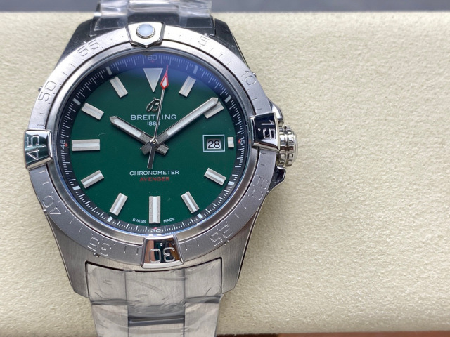 Breitling Focus on big factory goods