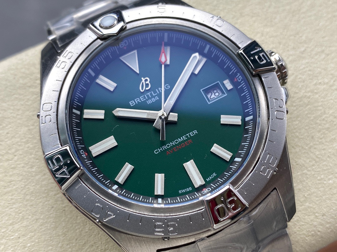 Breitling Focus on big factory goods