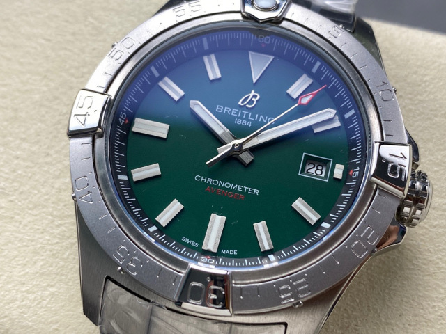 Breitling Focus on big factory goods