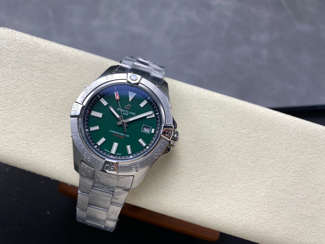 Breitling Focus on big factory goods