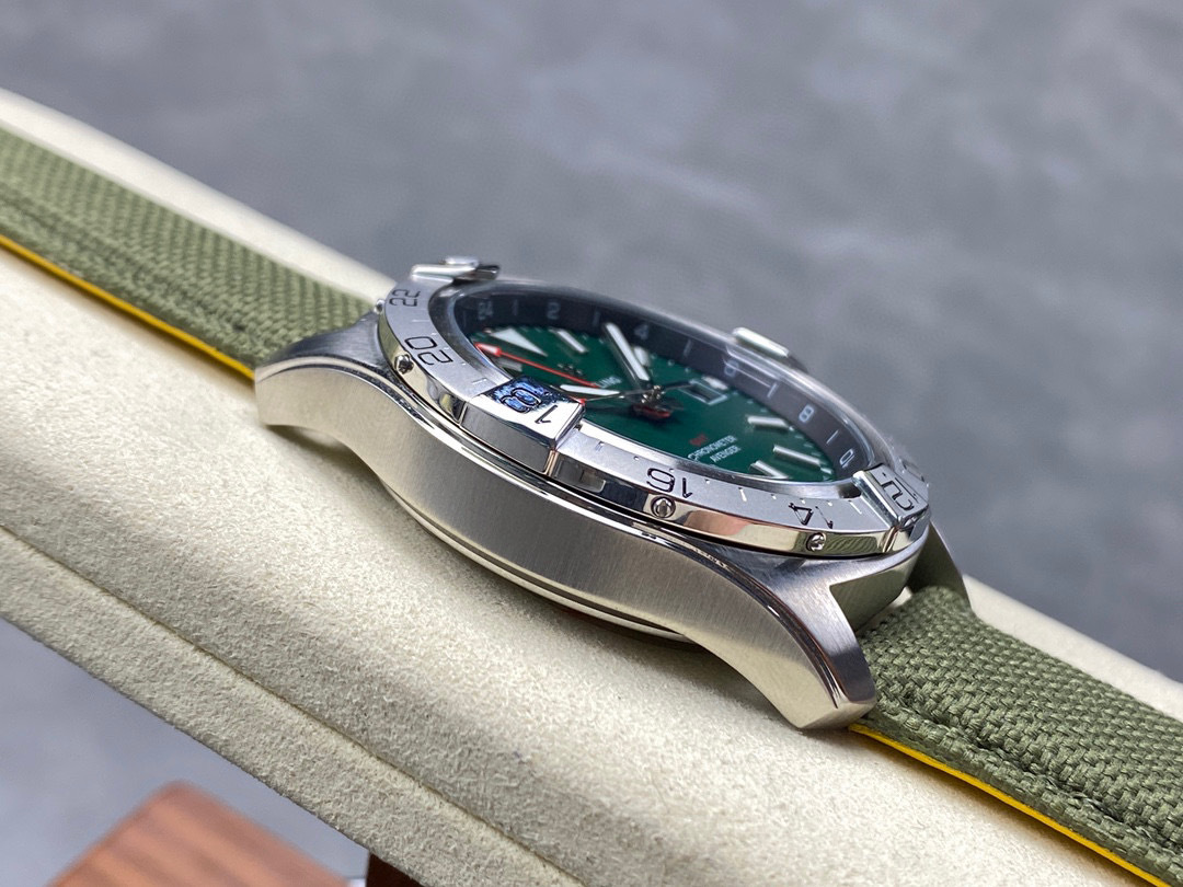 Breitling Focus on big factory goods
