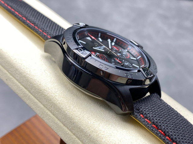 Breitling Focus on big factory goods